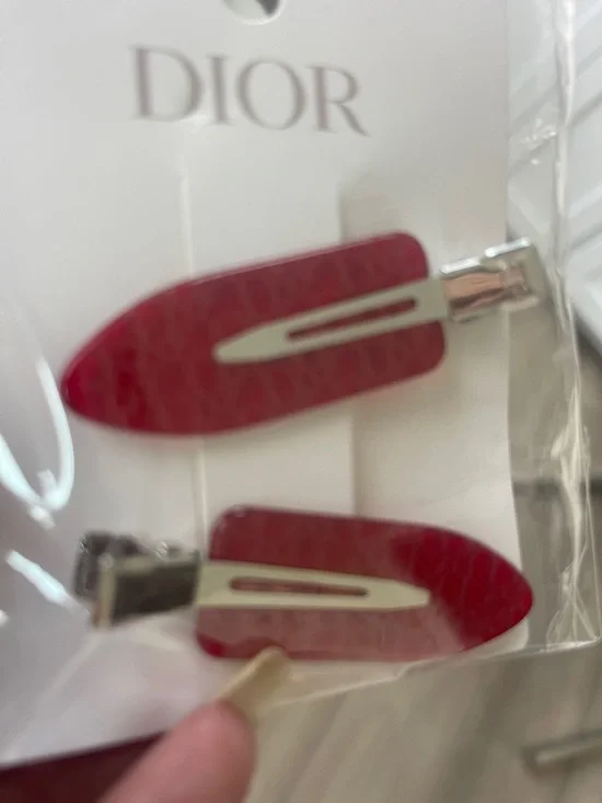 Dior Backstage limited edition red hair clips, - Picture 3 of 3